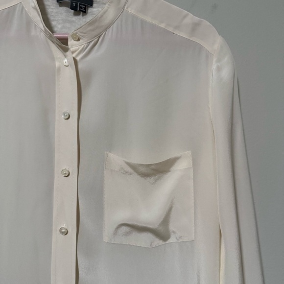 Vince Mixed Media Silk Linen Back Long Sleeve Button Down
Blouse Size Small - Picture 3 of 9